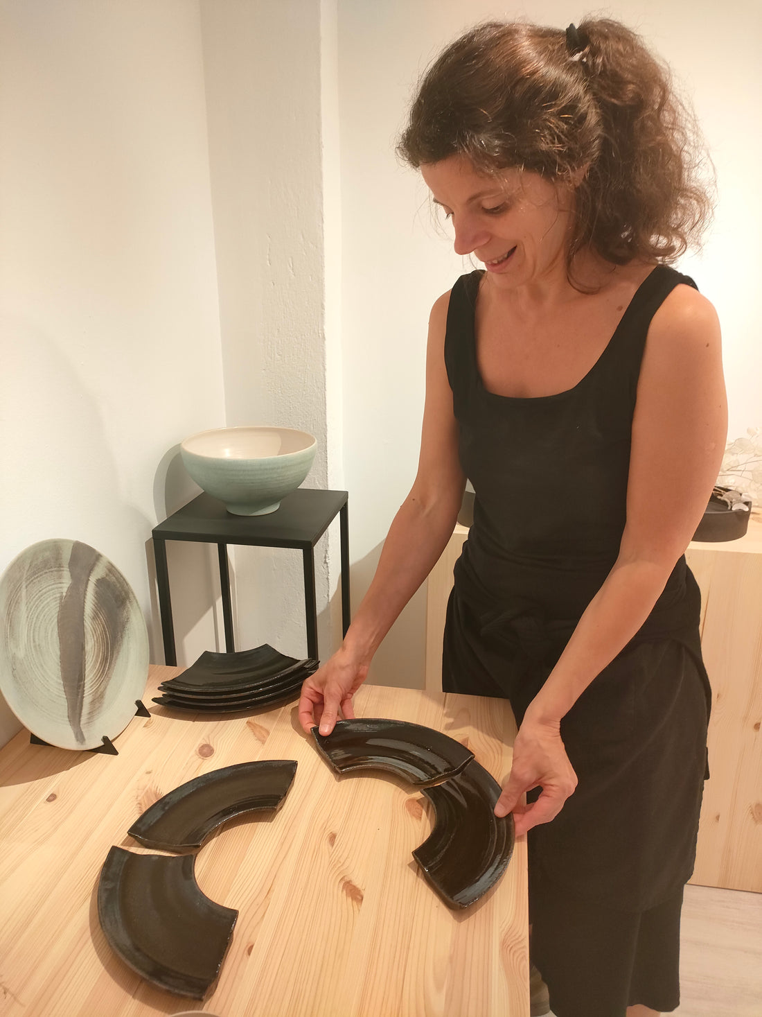 シリーズ「陶芸と人々」のインタビュー:陶芸家と先生、エリ・ムラトに聞く