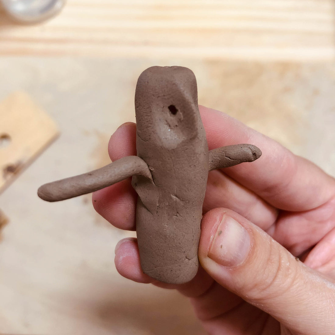 初心者でも大丈夫!陶芸体験で手びねりをやってみよう。