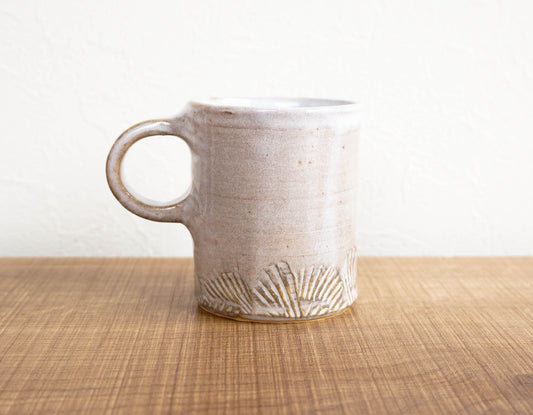 貝のマグカップ