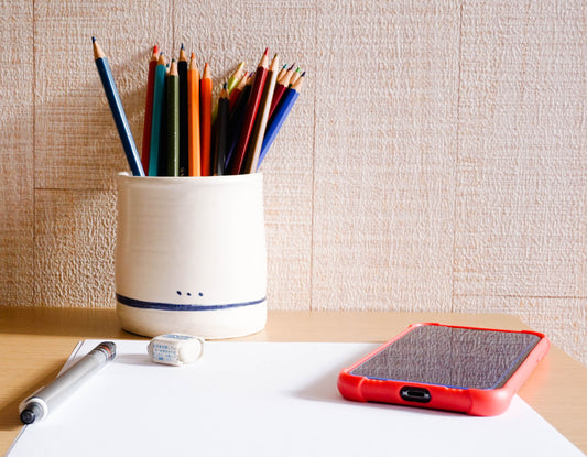 Vasija con líneas y puntos