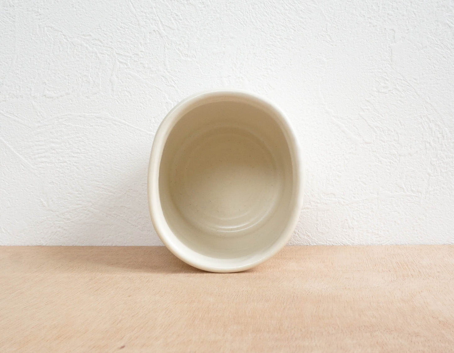 Vasija con líneas y puntos