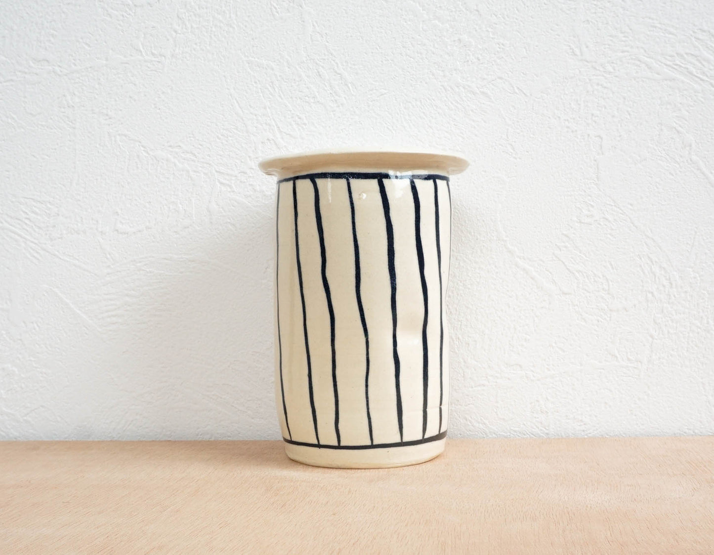 Vessel with lines