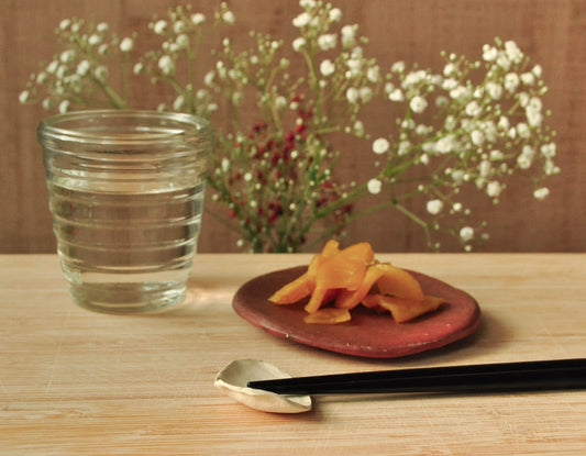 Shell chopsticks rest